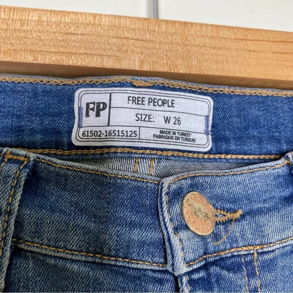 Free People Medium Wash Great Heights Frayed Fringe Hem Skinny Jeans Size 26 - Picture 6 of 11